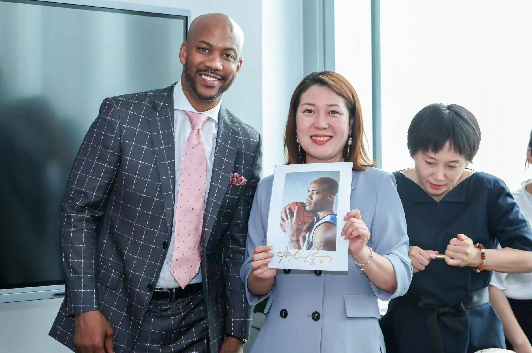 汪楚瞳受够了这个;不对劲的家，妈妈坚信女儿不会说谎，而汪楚祺却一心要和父亲站在一起，守护家的完整